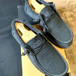 WALLY Hey Dude Shoes